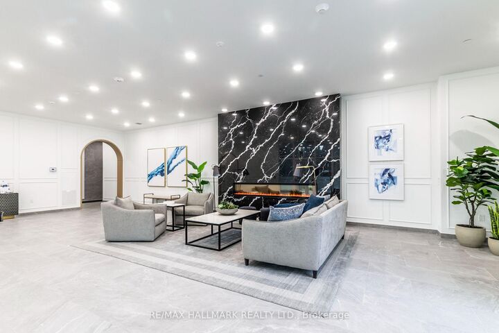 Property Photo:  71 Wyndham Street S 701  ON N1E 5R3 