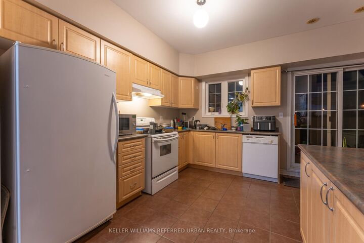 Property Photo:  1250 St. Martins Drive W 12  ON L1W 0A2 