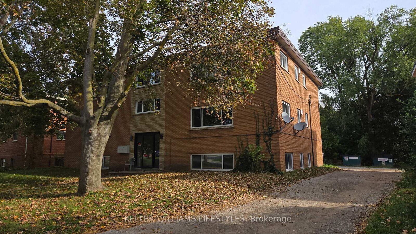 Property Photo:  6 Balfour Place Unit 3  ON N5W 4V8 