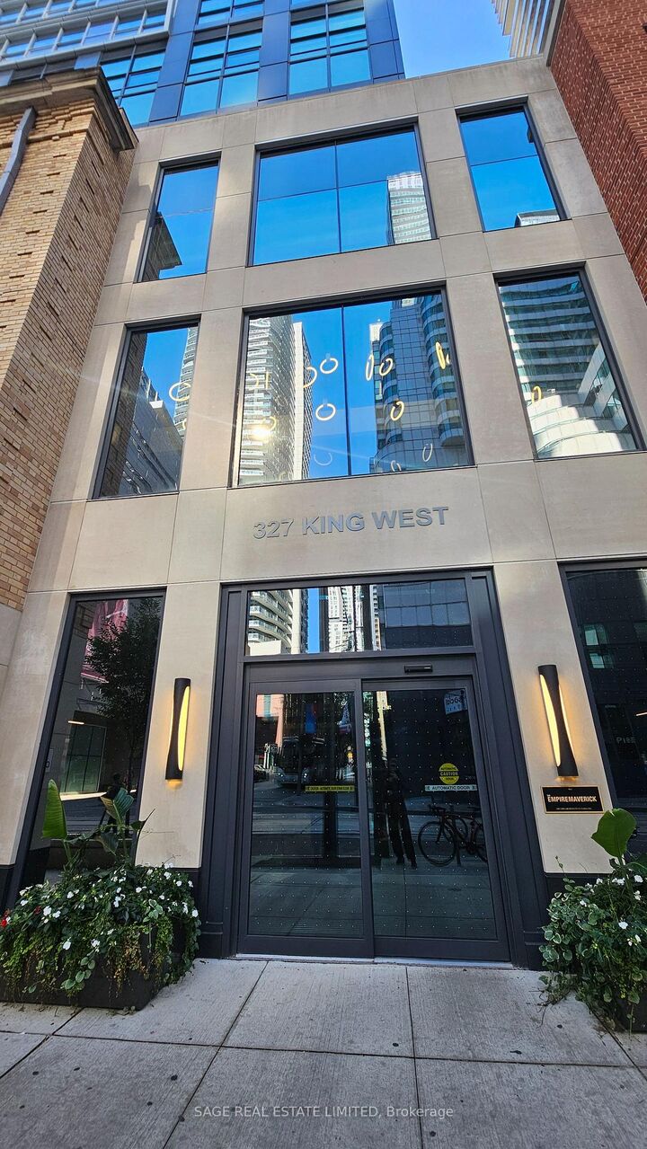 Property Photo:  327 King Street W 1806  ON M5V 0W7 