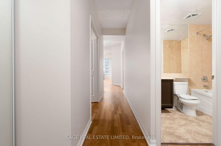 Property Photo:  628 Fleet Street 904  ON M5V 1A8 