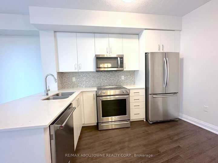 Property Photo:  2333 Taunton Road 533  ON L6H 0N5 