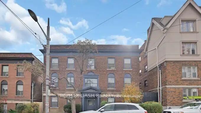 Property Photo:  917 St Clair Avenue W 17  ON M6C 1C7 