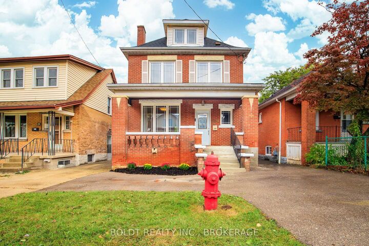 Property Photo:  209 Rosslyn Avenue S  ON L8M 3J6 