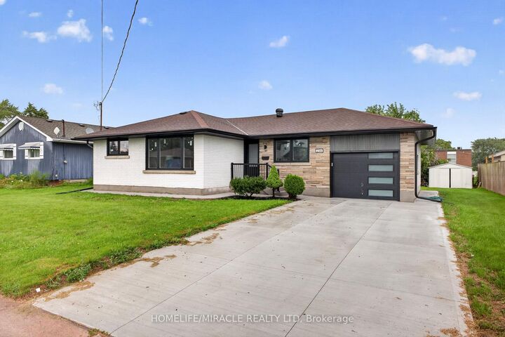 Property Photo:  216 Wellington Street  ON L3B 1B5 