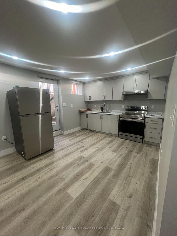 Property Photo:  27 Callandar Road Lower  ON L7A 4T8 