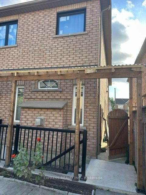Property Photo:  5147 Oscar Peterson Boulevard  ON L5M 7W4 