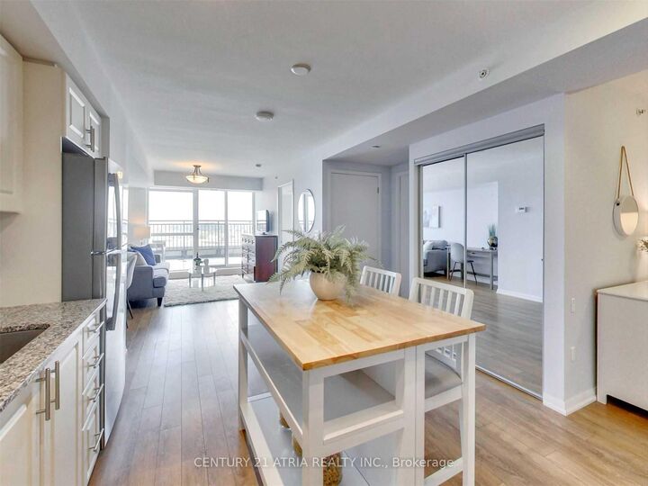 Property Photo:  3091 Dufferin Street 702  ON M6A 0C4 