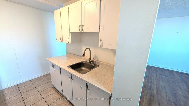 Property Photo: 1105 Jalna Boulevard 1501 ON N6E 2S9