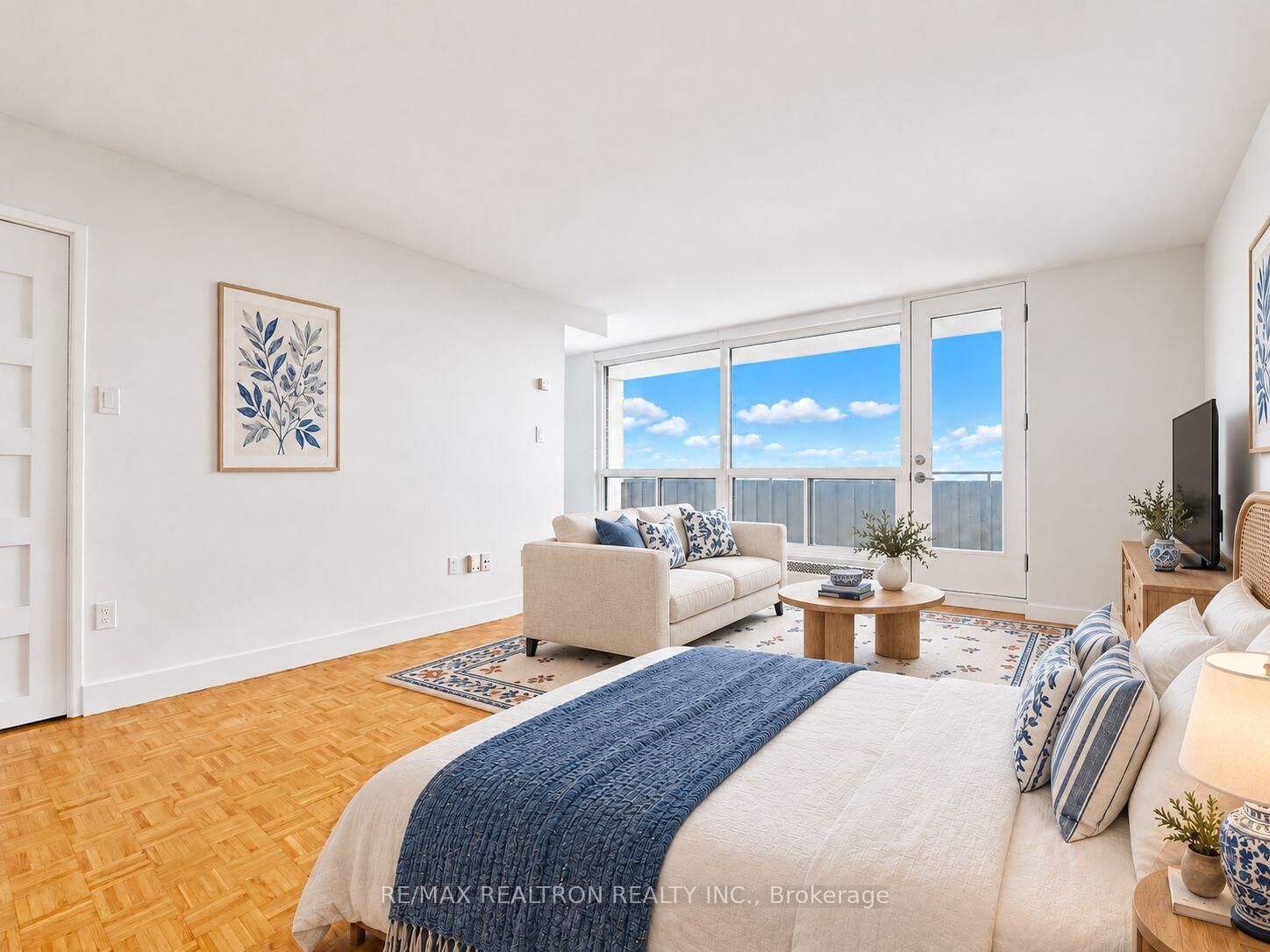Property Photo:  666 Spadina Avenue 2414  ON M5S 2H8 