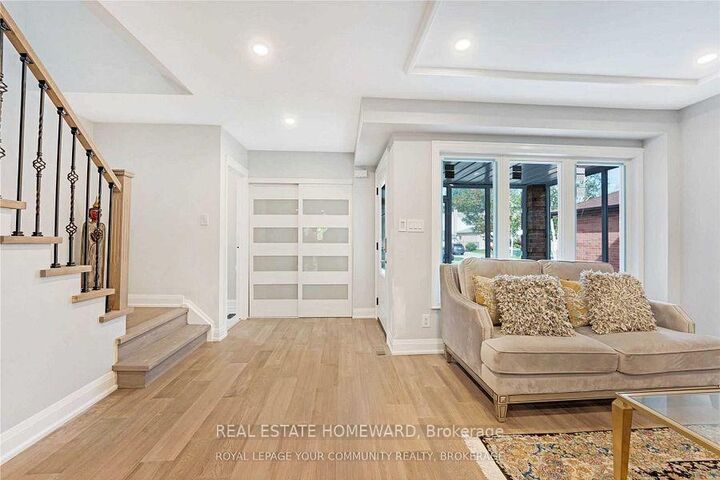 Property Photo:  129 Castle Rock Drive  ON L4C 6A1 
