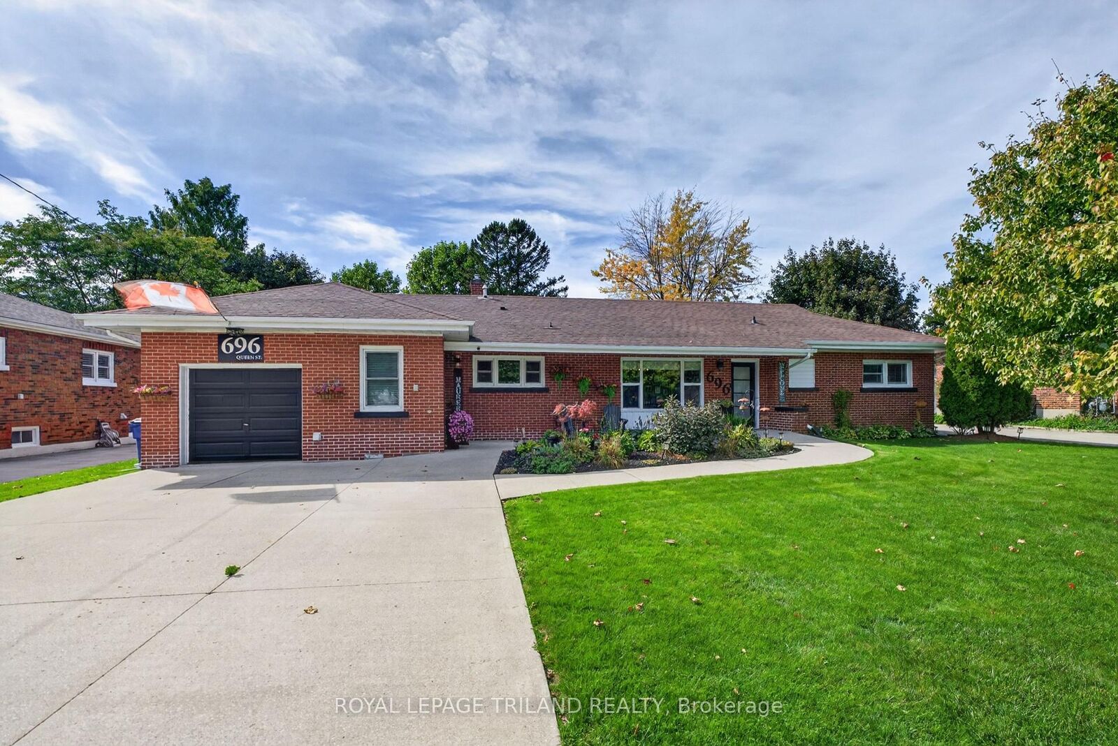 Property Photo:  696 Queen Street  ON N7M 2K2 