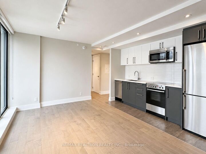 Property Photo:  11 Walmer Road 304  ON M5R 2W9 