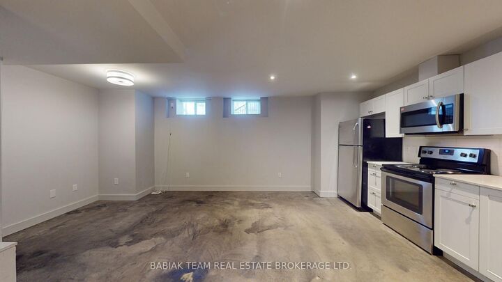 Property Photo:  187 Jane Street B2  ON M6S 3Y8 