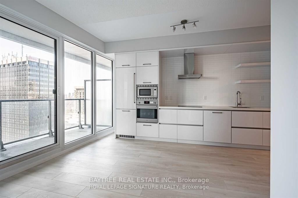 Property Photo:  2221 Yonge Street 1506  ON M4S 2B4 