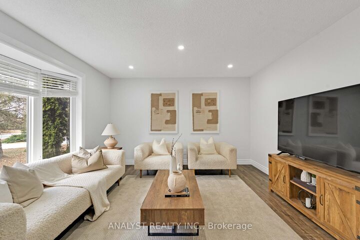 Property Photo:  19 Pine Park Boulevard  ON L0M 1J0 
