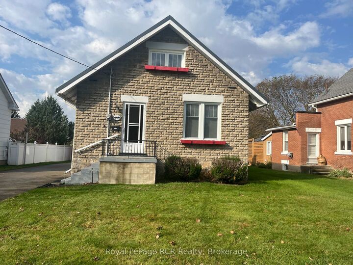 Property Photo:  582 12th Ave Avenue N  ON N4N 2V6 