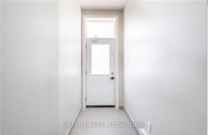 Property Photo:  102 Wellington Street N 1  ON L8R 1N3 