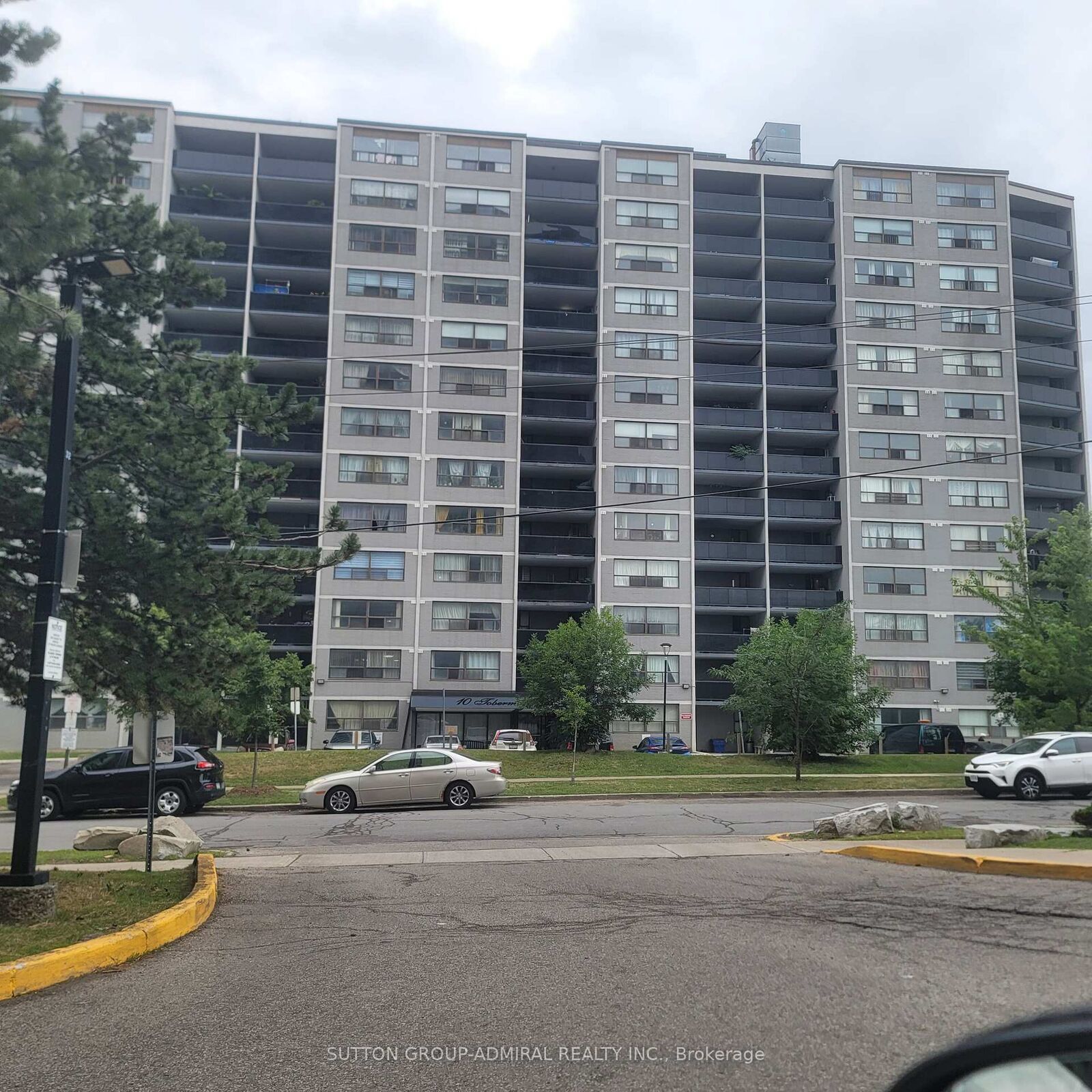 Property Photo:  10 Tobermory Drive 802  ON M3N 2Y5 