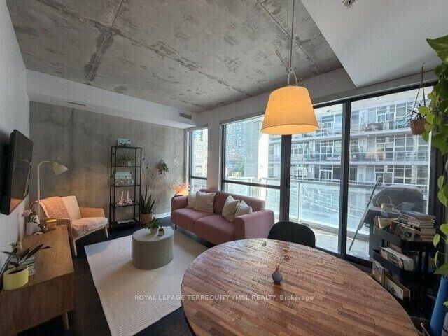 Property Photo:  39 Brant Street 410  ON M5V 0M8 