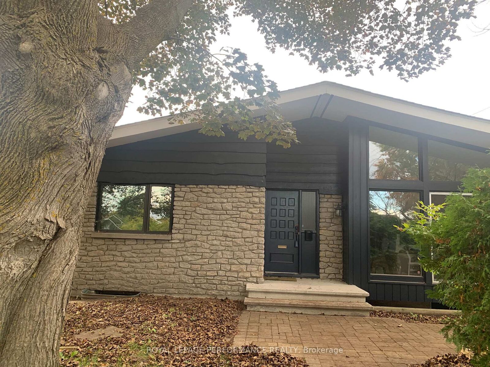 Property Photo:  1294 Parkhill Circle  ON K1H 6K3 