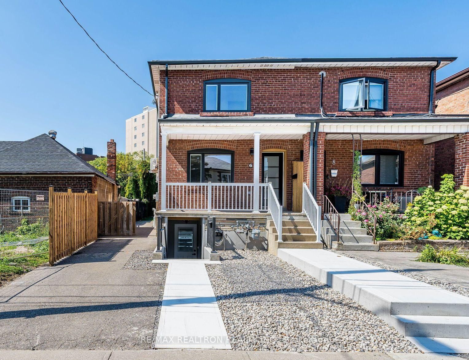 Property Photo:  6 Greyton Crescent  ON M6E 2G2 