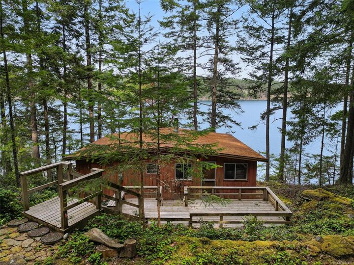 Property Photo:  707 Wilks Rd  BC V0N 2J1 