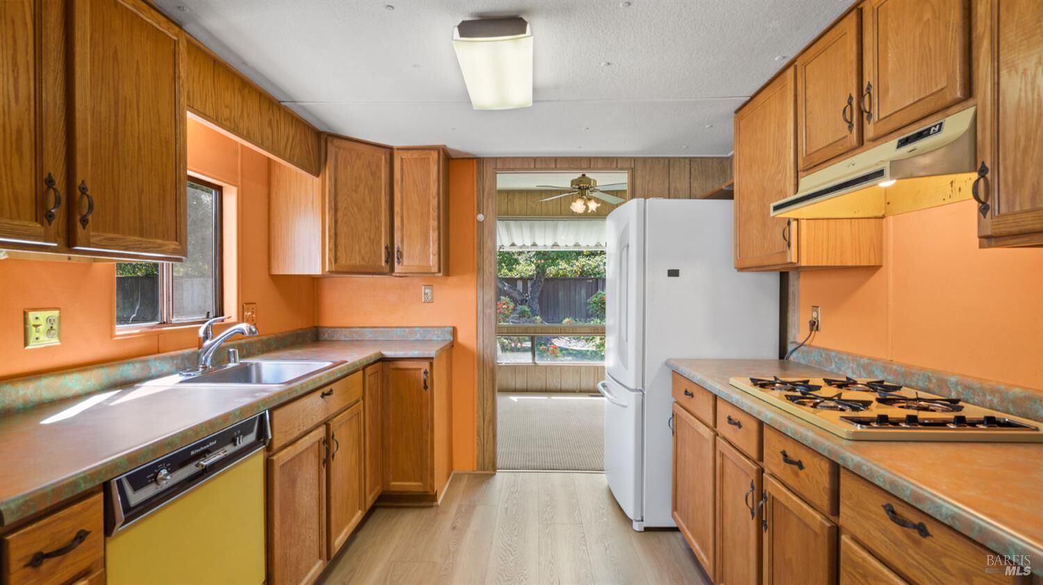Property Photo:  808 Las Palmas Avenue  CA 94949 