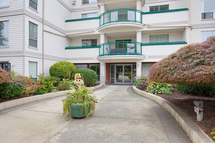 Property Photo:  33280 E Bourquin Crescent 208  BC V2S 7K2 