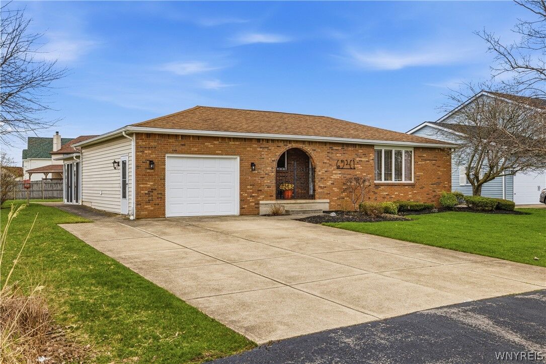 Property Photo:  6941 Rebecca Drive  NY 14304 