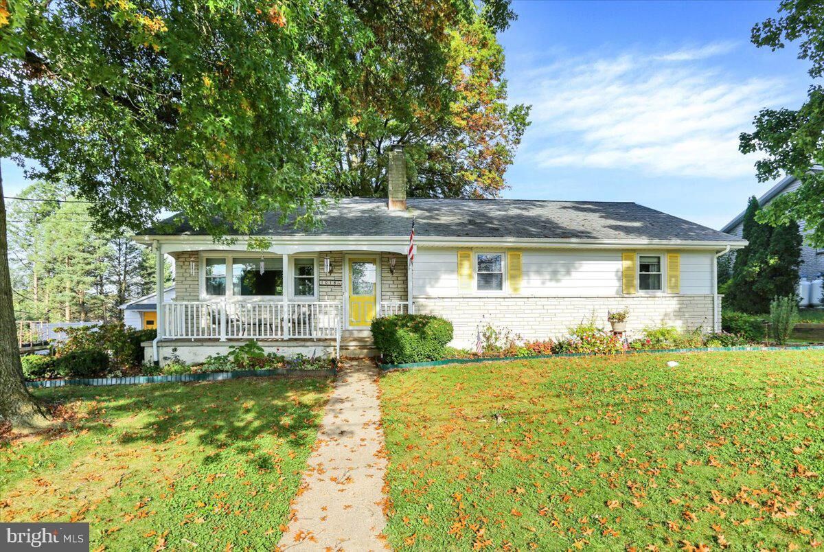 Property Photo:  1018 Mahlon Drive  PA 19533 