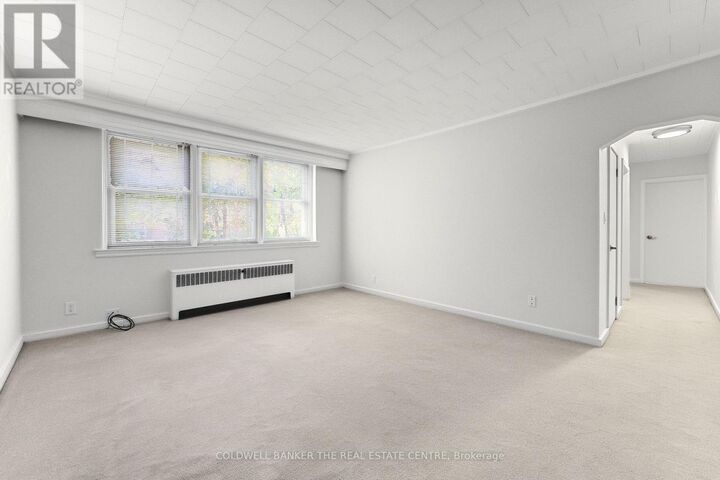 Property Photo: 4 Robinson Street 9 ON L8P 1Y5