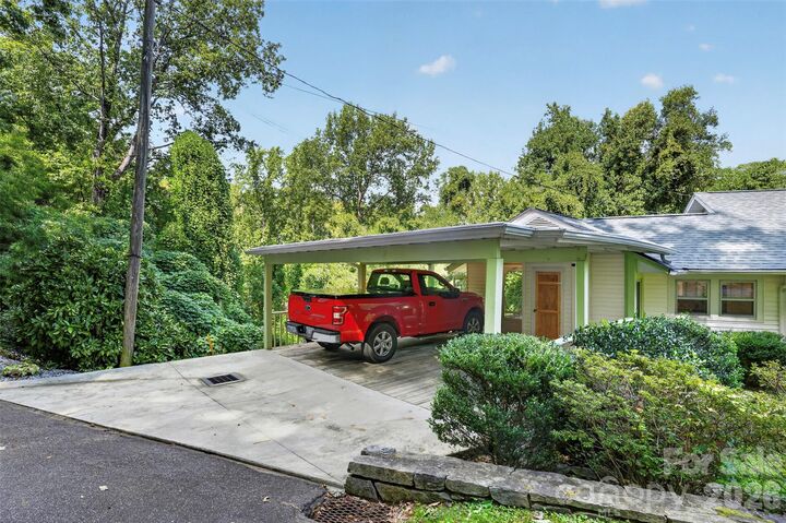 Property Photo:  409 Lockhart Road  NC 28782 
