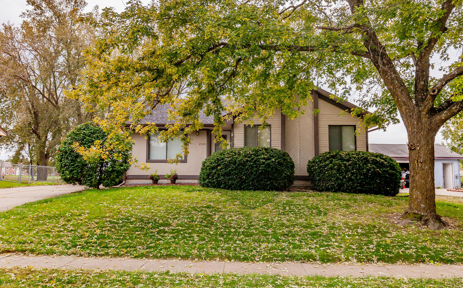 Property Photo:  2009 NW 9th Street  IA 50023 