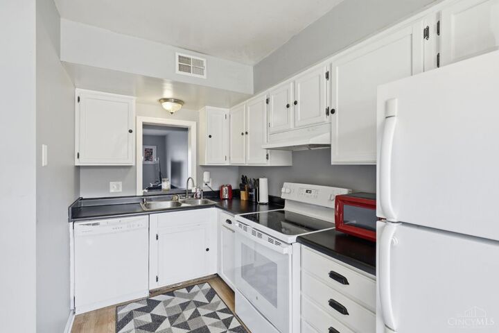 Property Photo:  11 Tidewater Trace  OH 45103 