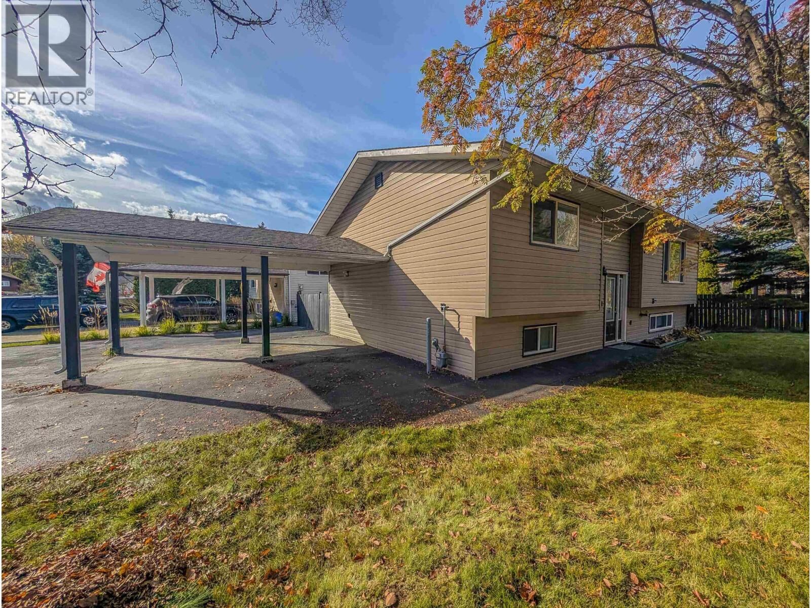 Property Photo:  122 Duncan Place  BC V2M 6T4 