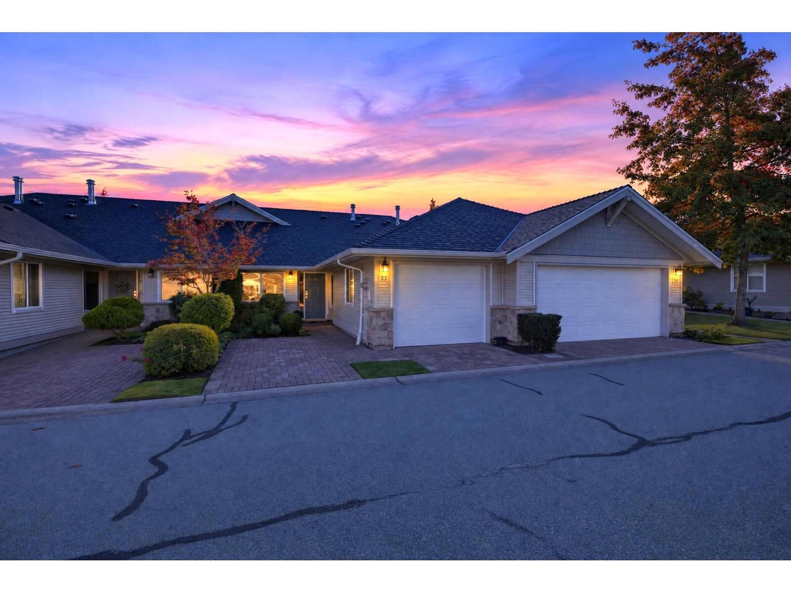 Property Photo:  17516 4 Avenue 23  BC V3Z 0R9 