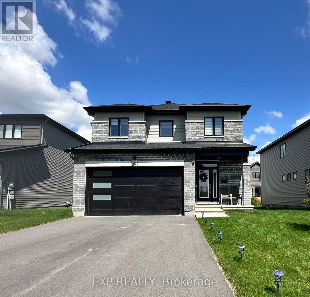 Property Photo:  712 Namur Street  ON K0A 1W0 