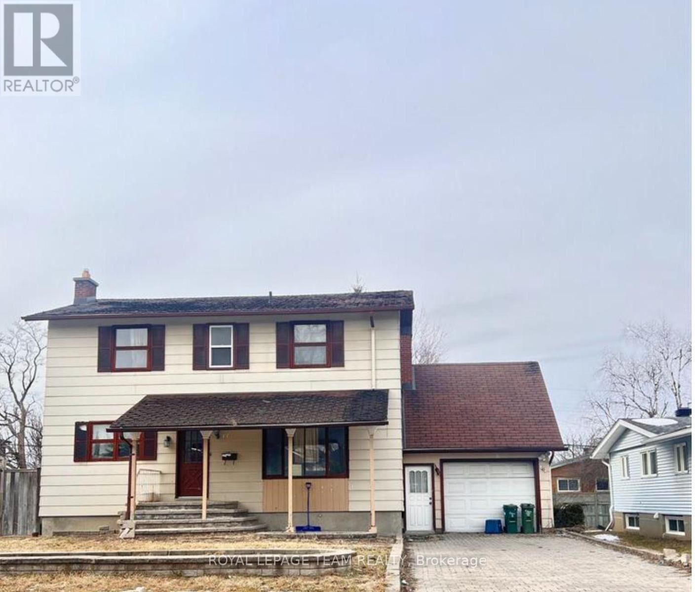 Property Photo:  33 Sunnycrest Drive  ON K2E 5Y4 