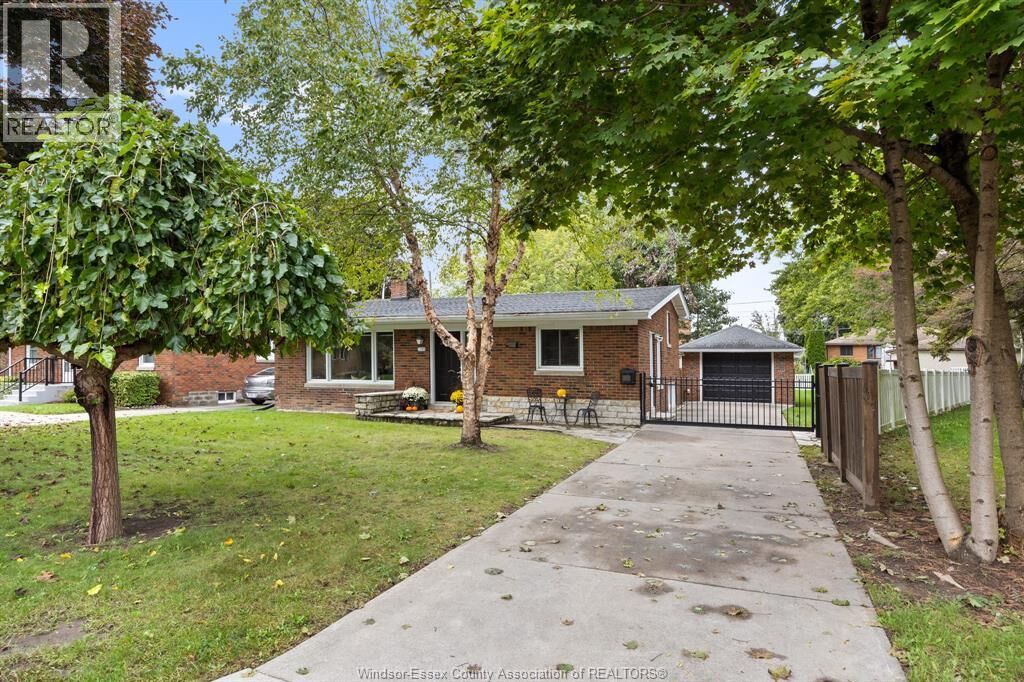 Property Photo:  1109 Parkview Avenue  ON N8S 2X8 