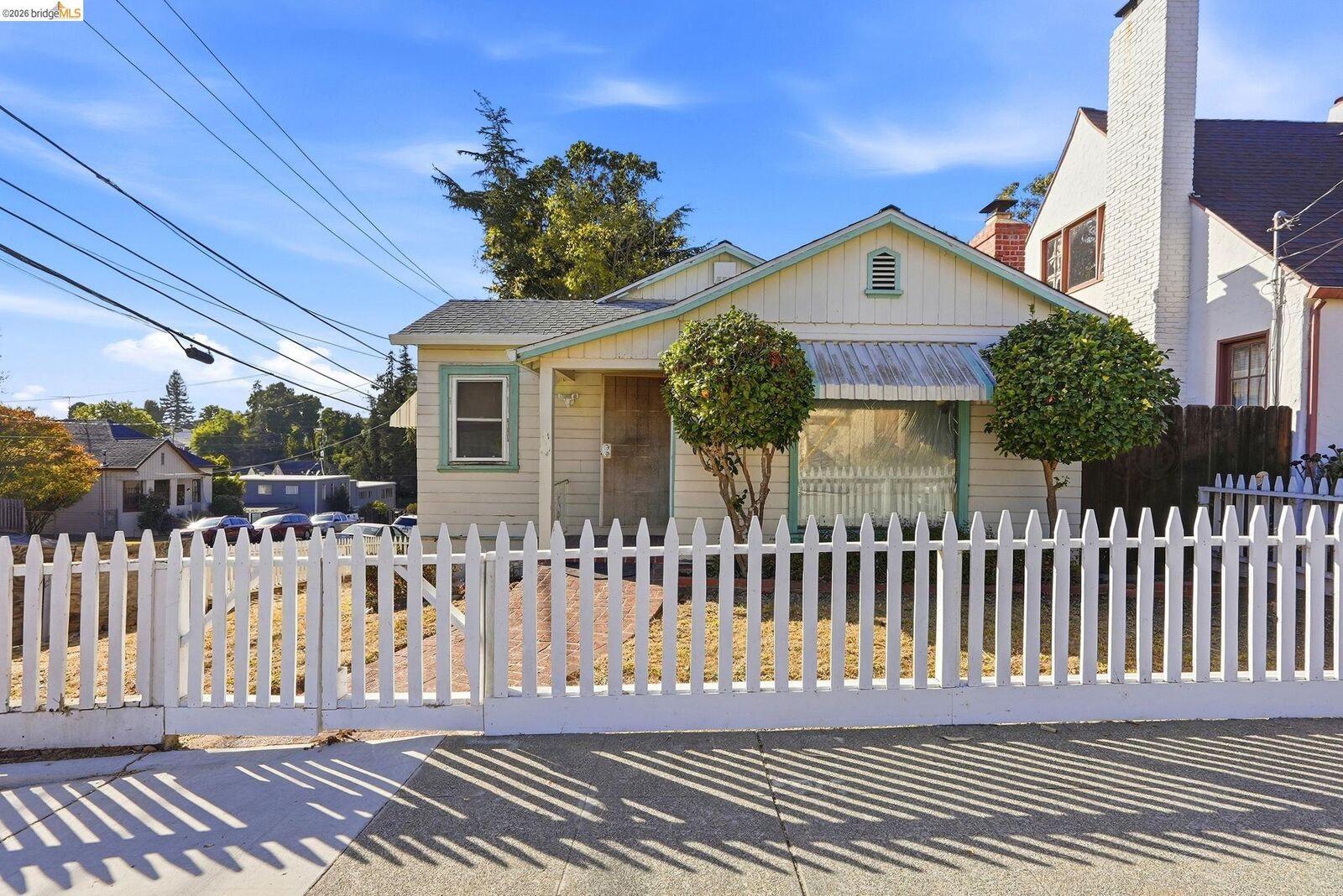 Property Photo:  2901 Sheffield Ave  CA 94602 