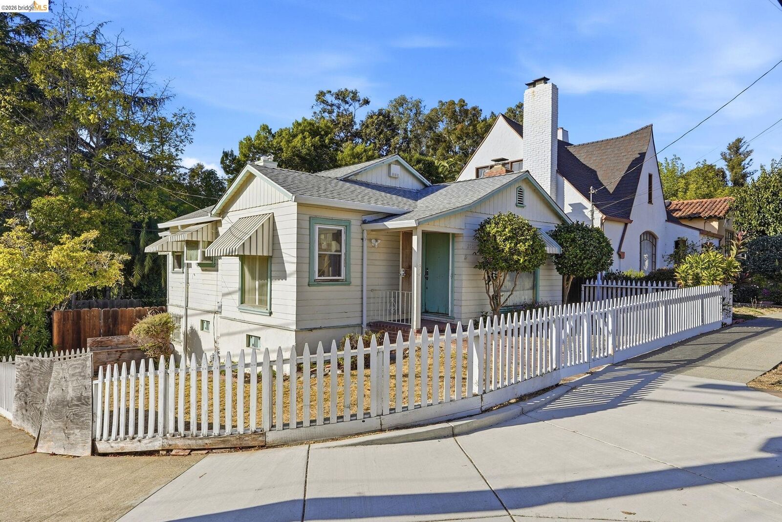 Property Photo:  2901 Sheffield Ave  CA 94602 