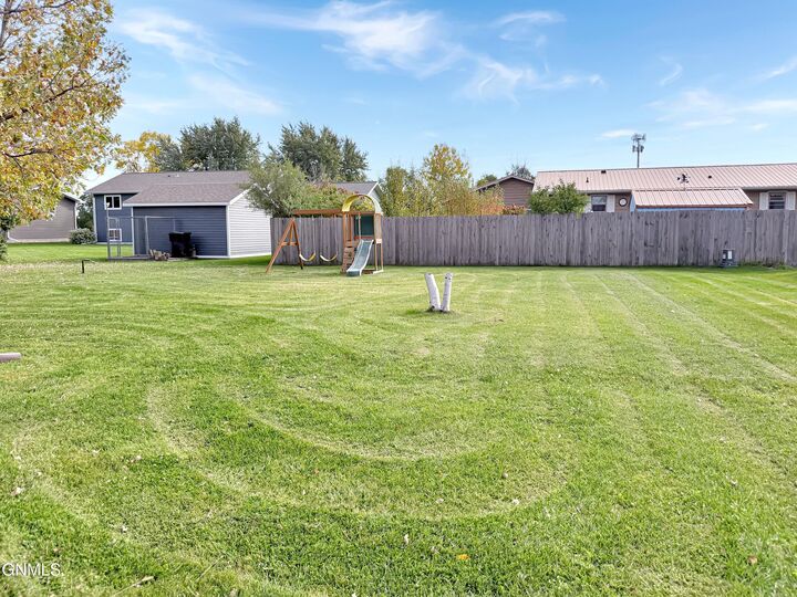 Property Photo:  660 6th Street S  ND 58421 
