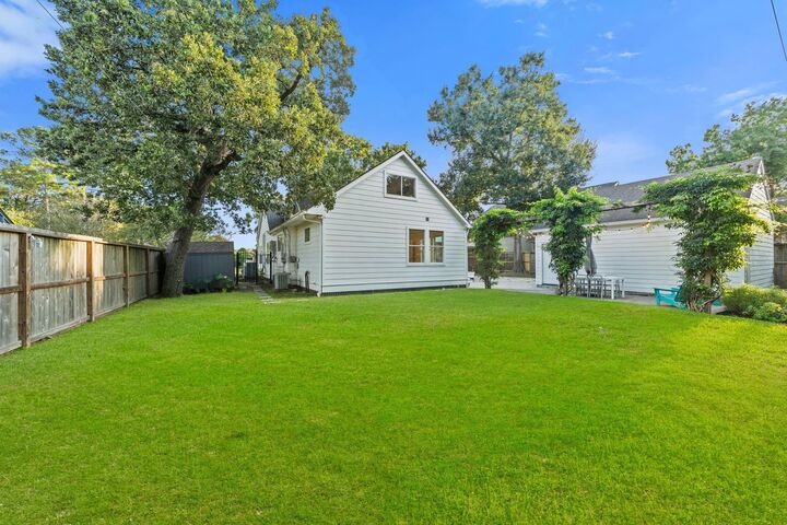 Property Photo:  742 W 42nd Street  TX 77018 