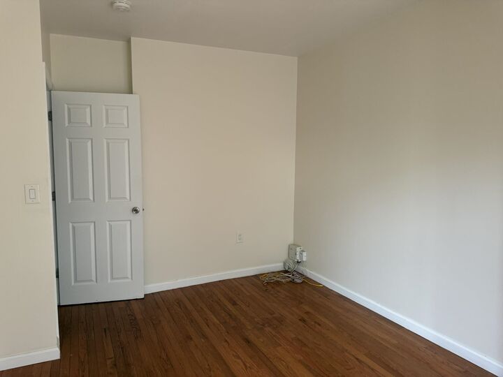 Property Photo:  352 Woodlawn Ave 1  NJ 07305 