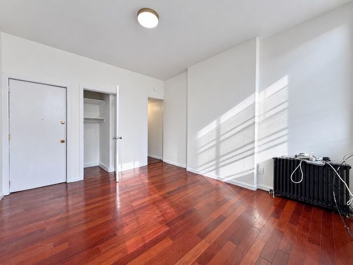 Property Photo:  59 Webster Ave 1  NJ 07307 