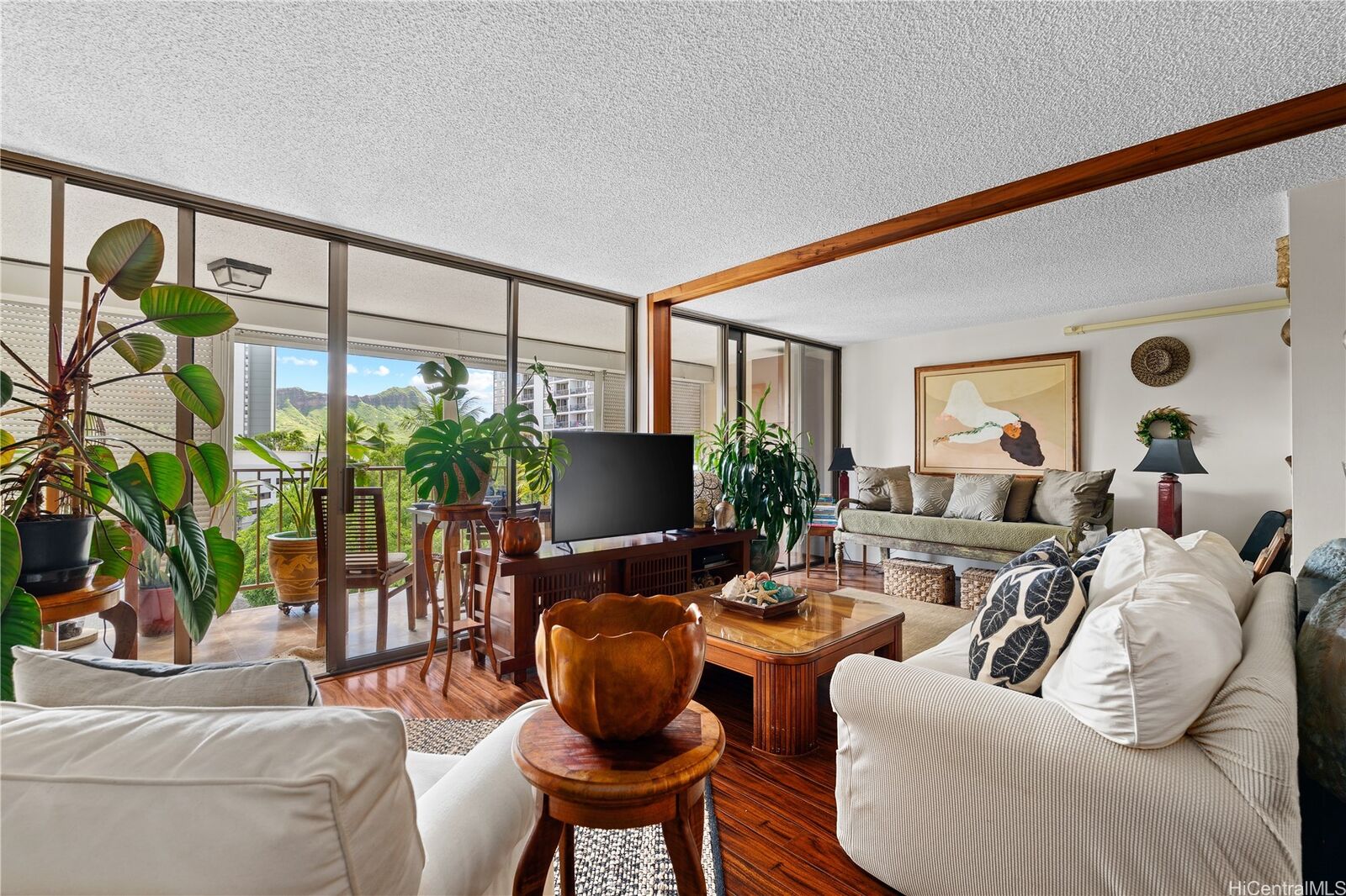 Property Photo: 250 Ohua Avenue 5E HI 96815