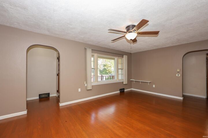 Property Photo:  308 W Mulberry Street  IN 46787-1261 