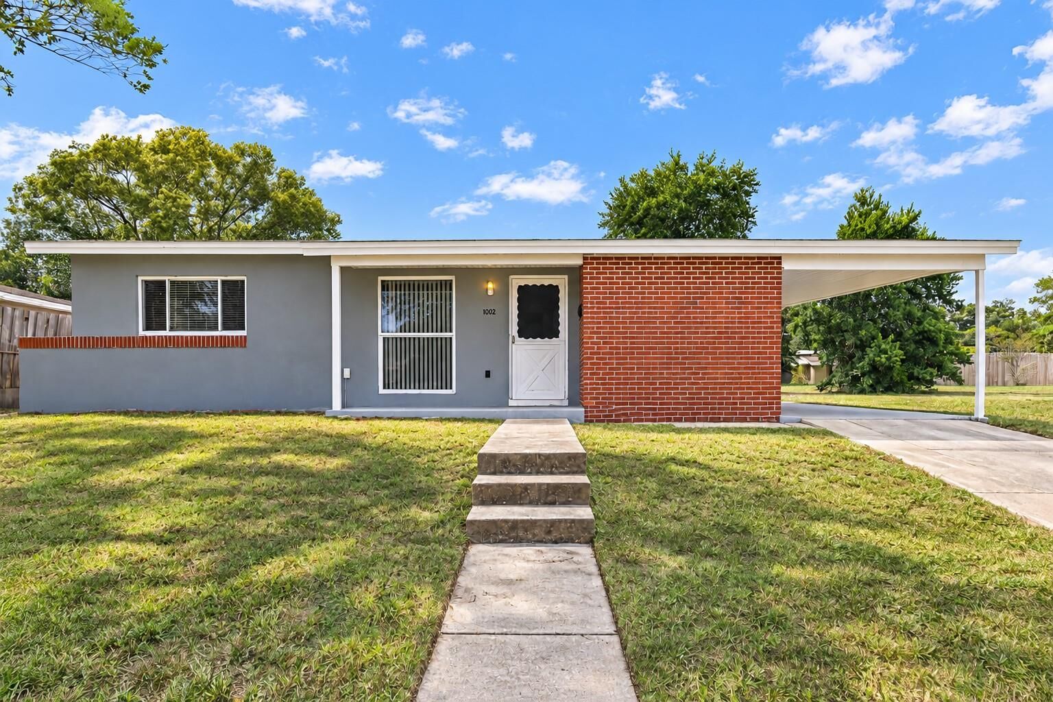 Property Photo:  1002 Cobblestone Drive  FL 34606 