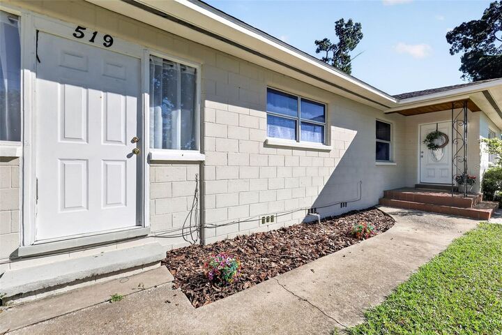 Property Photo:  519 Huey Street  FL 34785 